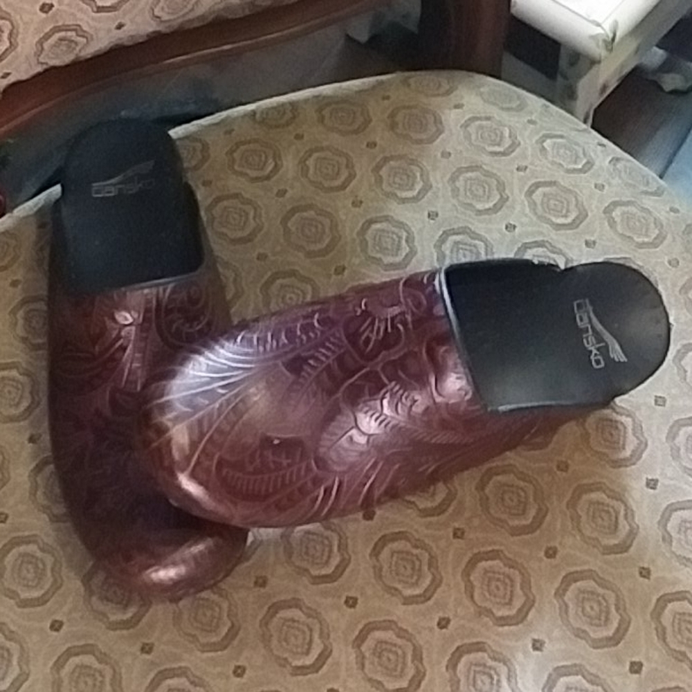 Shoes - Picture 2 of 3